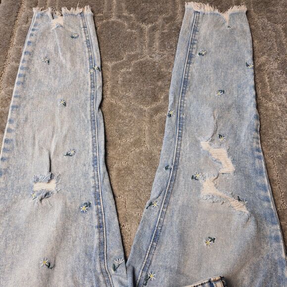 Tinseltown Daisy Denim Mom Jeans Womens Size 3/26W light wash distressed raw hem - Picture 3 of 9
